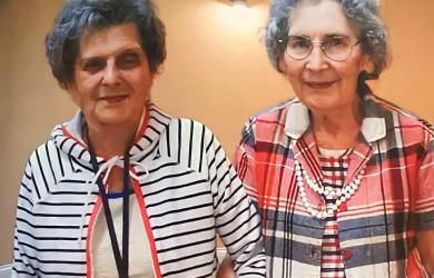 5 mẹo đơn giản để sống lâu, hạnh phúc của cặp chị em 100 tuổi